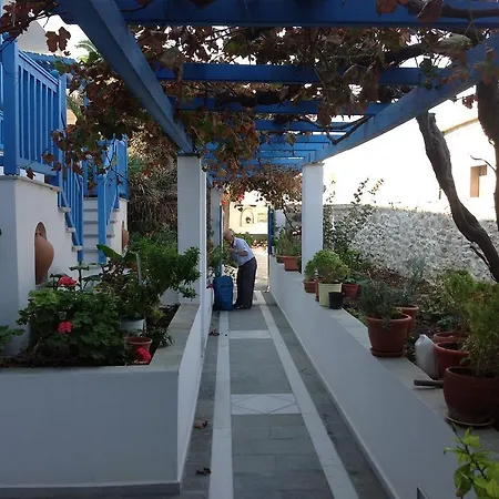 Anixis فندق